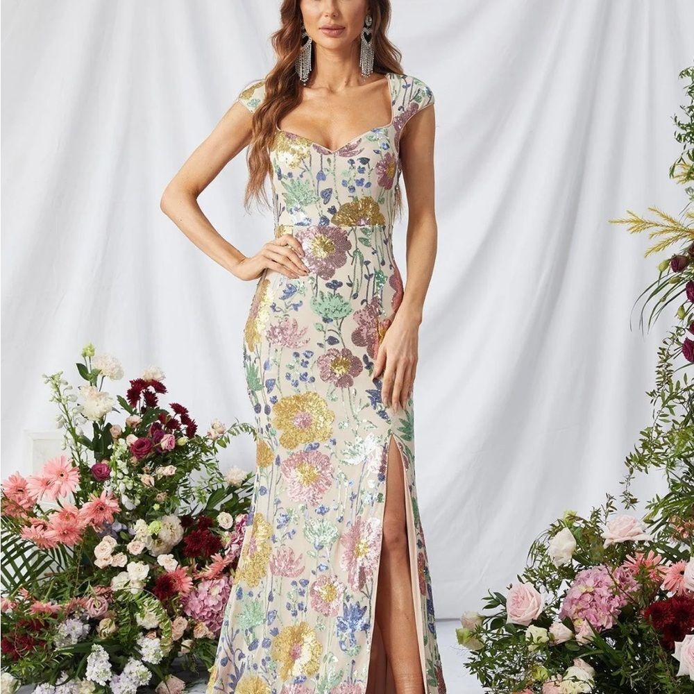 Faeriesty Elegant Sweetheart Neckline Maxi Gown Size Small New with no Tags
